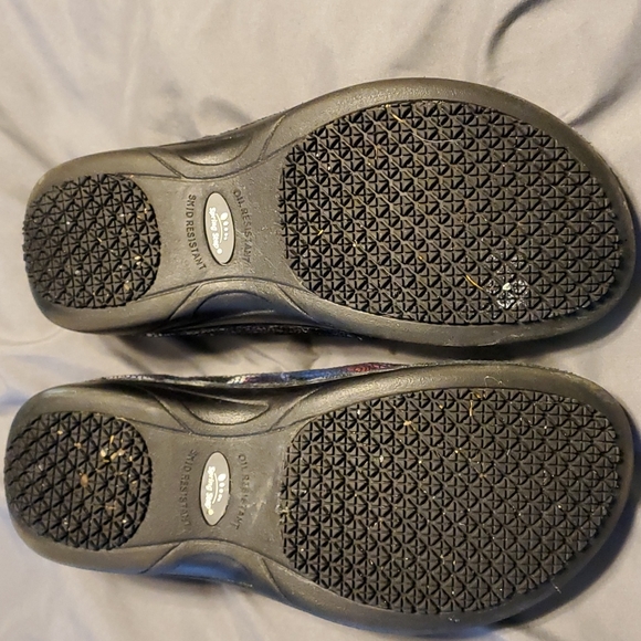 Spring Step Clogs - Picture 4 of 6